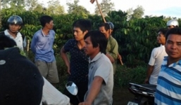 Thấy con bị bắt quỳ trong lớp, bố chém ba người