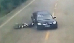 Người phụ nữ sống sót thần kỳ khi bị ôtô lao qua