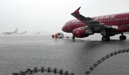 Chùm ảnh: Bão Goni biến sân bay Trung Quốc thành biển nước
