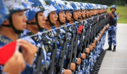 Binh sĩ Trung Quốc lập kỷ lục không nháy mắt gần một giờ