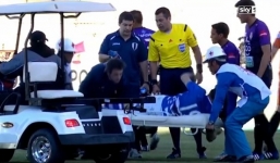 Video: Chết cười với pha câu giờ 'có một không hai' trong bóng đá