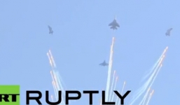 Video: Xem máy bay Nga bắn pháo sáng trên bầu trời