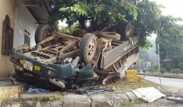 Xe tải mất lái lộn nhiều vòng, tông 3 nữ sinh thương vong