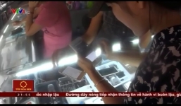 Vạch trần công nghệ iPhone 'táo tàu' tại chợ Vinh Cơ