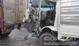 Tai nạn liên hoàn 6 xe tải, tài xế kẹt cứng trong cabin