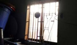 Trộm cắt cửa sổ vào nhà lấy hơn 100 triệu đồng