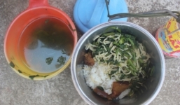 Chủ nhân bức ảnh bữa cơm của người tâm thần lên tiếng