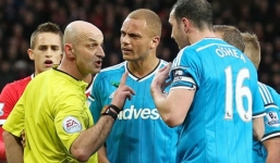 Video: Những cầu thủ 'nổi điên' với trọng tài khi bị rút thẻ