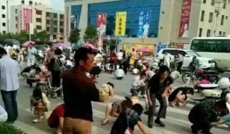 Tưởng bột lưu huỳnh là vàng, người dân Trung Quốc đua nhau hôi