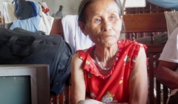 Vu Lan xót xa vần thơ tặng mẹ 'Đã 30 tuổi đầu mẹ vẫn bê cơm đút'