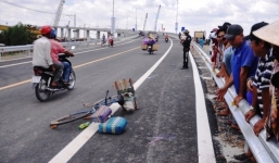 Cầu nghìn tỷ vừa thông xe đã xảy ra tai nạn
