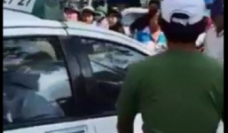 Clip tài xế taxi hãng Vinasun đánh người đi đường dã man