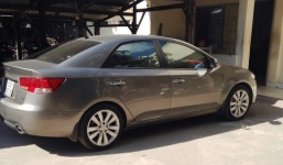 Tạm giữ tài xế hất CSGT lên nắp capo chạy suốt 300 mét