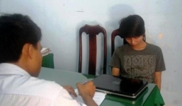 Đang ngồi học, nữ sinh bị kẻ lạ xông vào khống chế cướp laptop