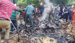 Máy bay quân sự rơi xuống nhà dân, 7 người thiệt mạng