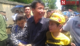 Gia đình ông Đoàn Văn Vươn vỡ òa ngày được đặc xá