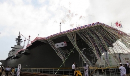 Nhật Bản trình làng tàu khu trục giống tàu sân bay Kaga