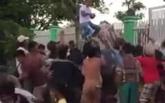 Cúng rằm tháng 7: Đại gia Trà Vinh, Sài Gòn rải tiền gây xôn xao