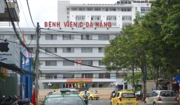 Thang máy rơi tự do từ tầng 4 xuống, cụ ông bị gãy chân