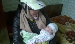 Bé sơ sinh suýt bị mẹ nuôi bán sang Trung Quốc