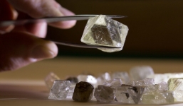 Bốn viên kim cương quý hiếm biến mất bí ẩn khỏi kho báu Nga