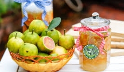 Cách ngâm chanh đào mật ong trị ho hiệu quả không bị nổi váng