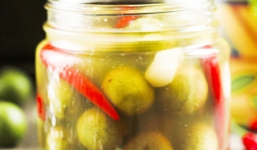 Cách làm sấu ngâm mắm tỏi ớt không bị nổi váng ngon nhất 