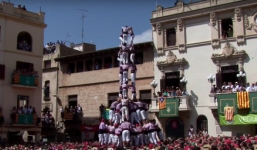 Tận mắt xem tháp người lớn nhất thế giới