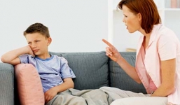 7 điều cha mẹ cần làm khi trẻ nói tục