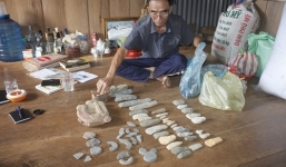 Người nông dân sở hữu 2.000 cổ vật quý thời tiền sử