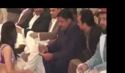 Đại gia Ả rập 'ném tiền như mưa' cho người đẹp múa bụng