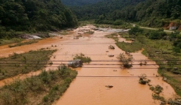 Chuyện lạ: Sông Ngàn Phố đột nhiên chuyển màu