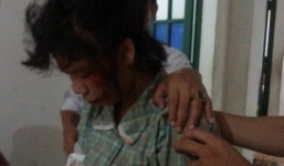 Bên ngoài đại nhà máy Samsung: Nữ công nhân bị cướp giật điện thoại