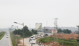 Bên ngoài nhà máy Samsung: KCN Yên Bình không bình yên