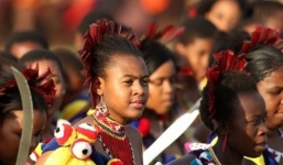 Hàng chục trinh nữ tiếp tục gặp nạn khi đi thi tuyển làm vợ vua