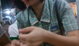 Bên ngoài nhà máy Samsung: Công nhân 'chân dài' đi khách?