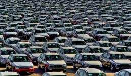 Ô tô đồng loạt tăng giá mạnh từ tháng 9