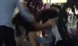 Clip vợ đi đánh ghen bị chồng và tình nhân đánh 