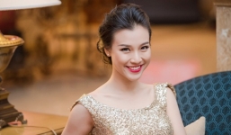 Á hậu Hoàng Oanh khoe đường cong với váy ôm sát