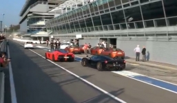 Trải nghiệm 'xé gió' cùng siêu xe Ferrari tại tốc độ 300km/h