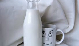 Bài học ý nghĩa từ người bán sữa bò rong gây sốt mạng