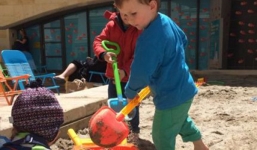 Bé trai 5 tuổi đào hầm “tẩu thoát” khỏi trường mẫu giáo 