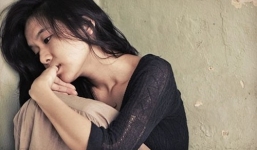 “Ép dầu ép mỡ ai nỡ ép duyên, sao mẹ nỡ ‘bán’ con đi”