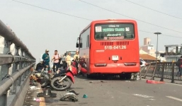 Nhân chứng kể lại vụ xe Phương Trang tông gần 10 xe máy trên cầu