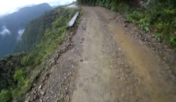 Quay video mạo hiểm với GoPro suýt bỏ mạng dưới vực