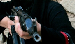 Súng AK nổ tung khi IS bắn thử