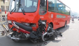 Xe khách Phương Trang gây tai nạn nghiêm trọng, 1 cô gái bị hất khỏi cầu