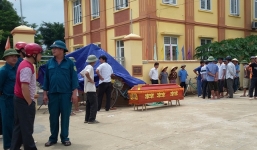 Mang quan tài đến UBND xã yêu cầu làm rõ nguyên nhân vụ tai nạn