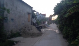 Sau tiếng gọi cửa, thấy cháu trai nằm gục trên đường