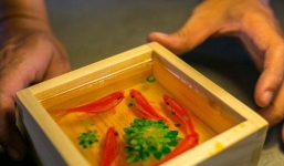 Chàng thanh niên Việt mang tranh 200 triệu ra thế giới